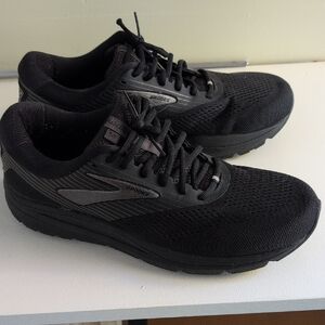 Brooks Jet Black Athletic Sneakers. 11.5
